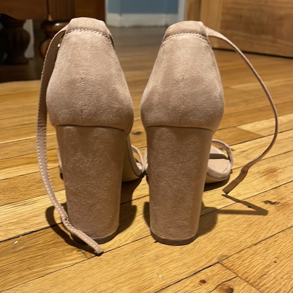 Tan heels - Picture 4 of 10